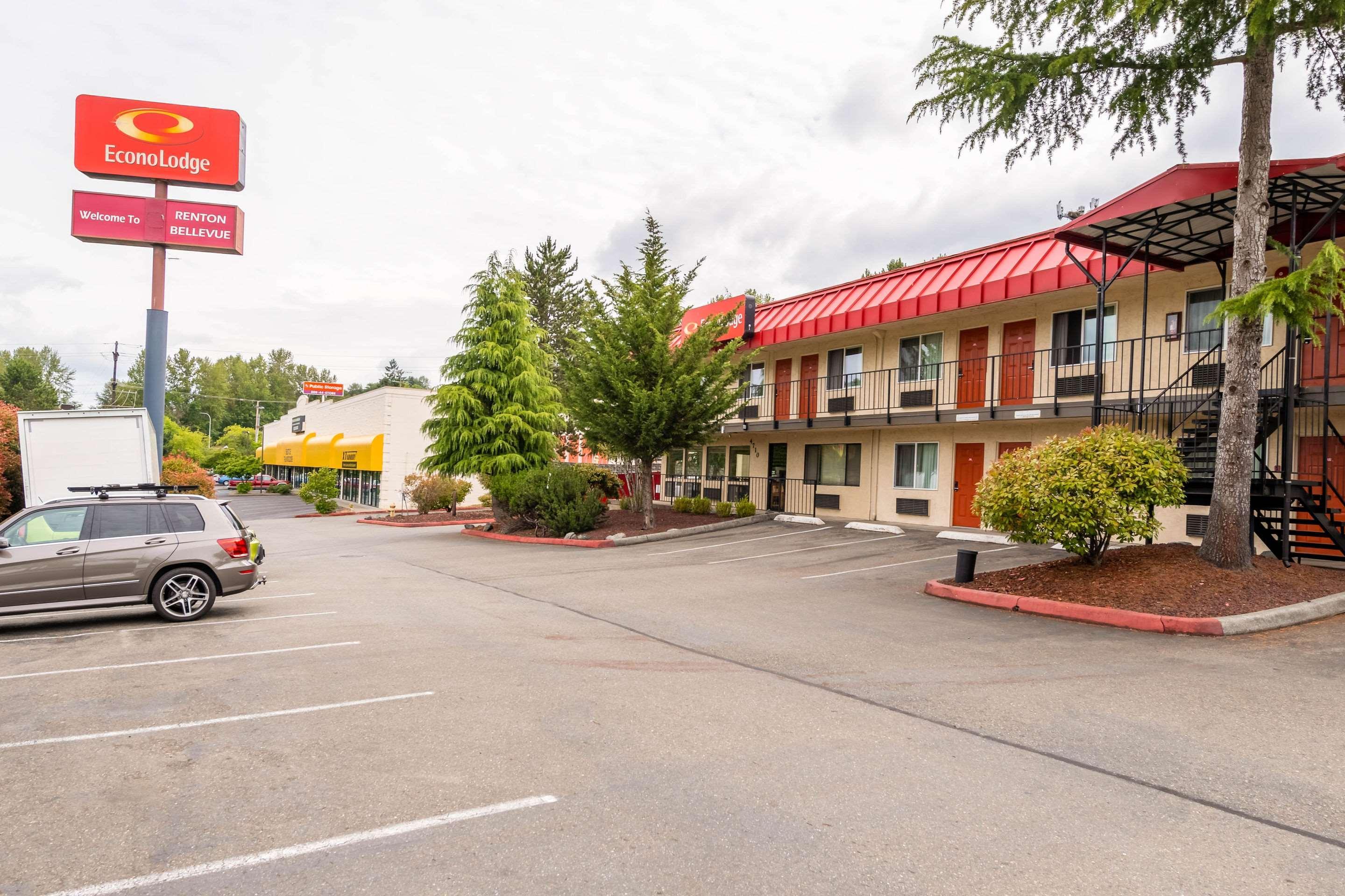 Oyo Hotel Renton Wa Bellevue Exterior photo